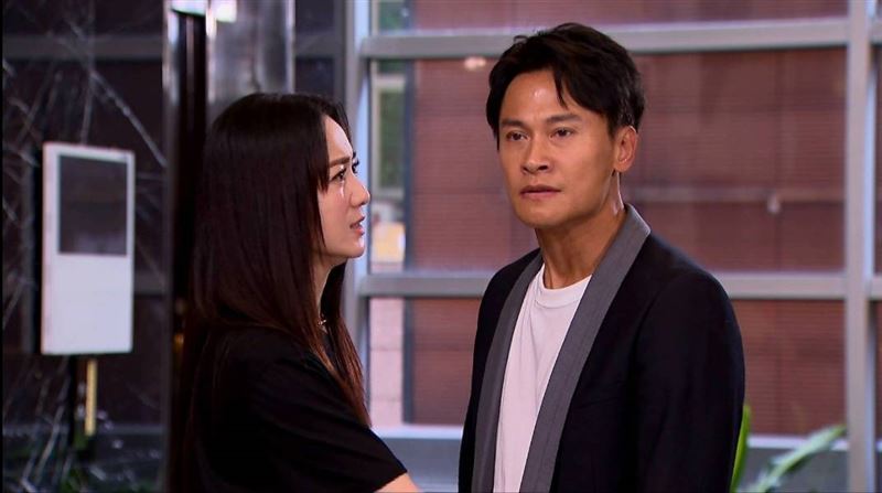 王振復（右）震撼獲知飾演女兒的游詩璟感情問題。（圖／三立提供）