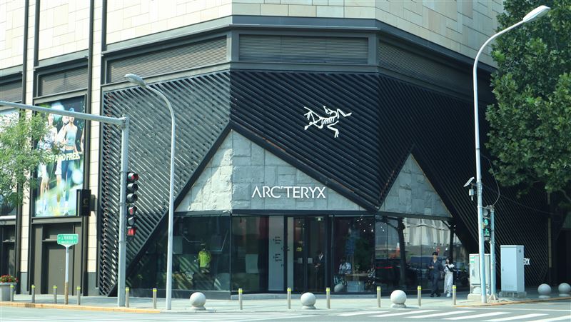 何志偉怒「升火」：全面抵制爛品牌始祖鳥