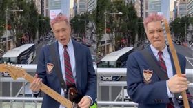 知名男歌星周湯豪為了追求極限與突破自我，這次新歌MV拍攝時克服懼高症從舞台上一躍而下。（圖／翻攝自周湯豪IG）