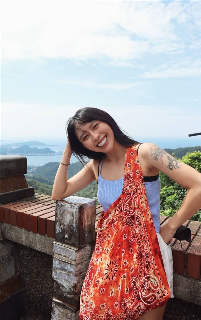 李芷婷自認是腿粗類型。（圖／翻攝自Threads）