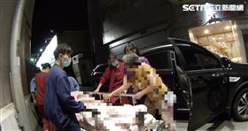 苗栗婦遭龜殼花咬傷　半途幸遇警送醫保命（圖／翻攝畫面）