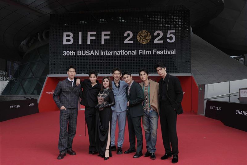 《男公館》演員周予天（左起）、吳思賢、王彩樺、張立昂、陳奕、石知田、羅宏正（圖／達騰娛樂提供）