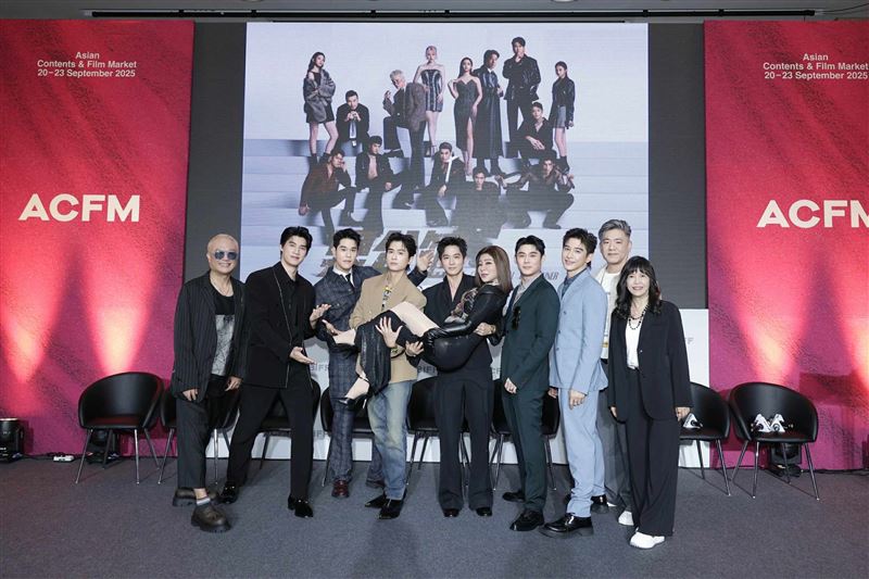 《男公館》主創團隊與演員群前進釜山電影節展覽受到當地注目（圖／達騰娛樂提供）