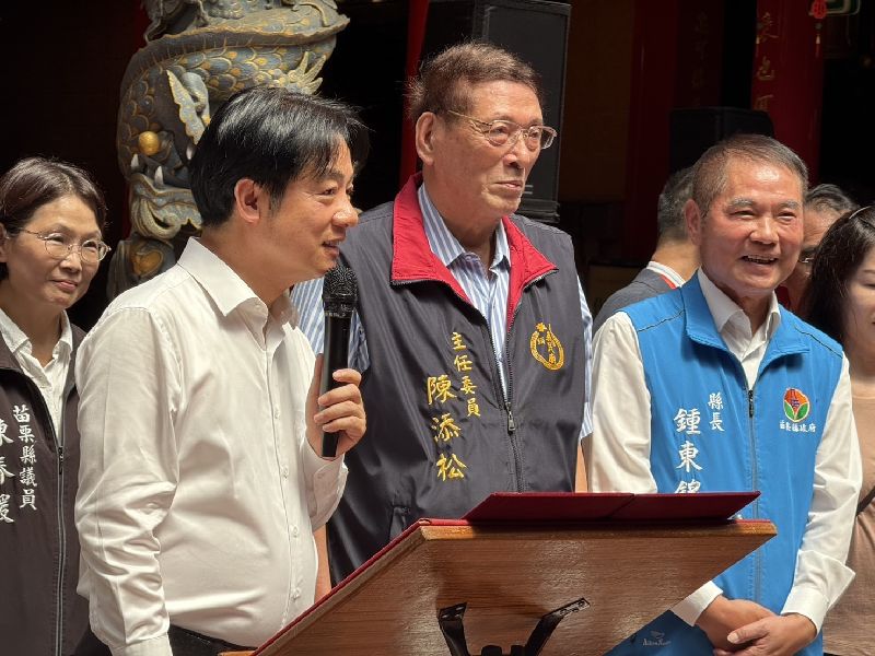 總統賴清德赴苗栗參拜，與縣長鍾東錦同台。（圖／中央社）