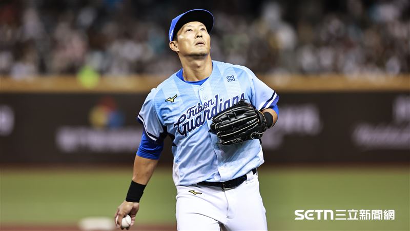 參加火腿秋訓進修 林哲瑄下場示範守備