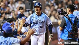 中職36年例行賽，富邦悍將指定打擊范國宸炸裂陽春砲。（圖／記者劉彥池攝影）