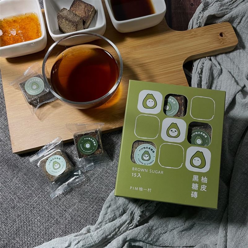 淨毒五郎協助南部颱風受災果農推出柚皮黑糖磚禮盒。（圖／品牌業者提供）