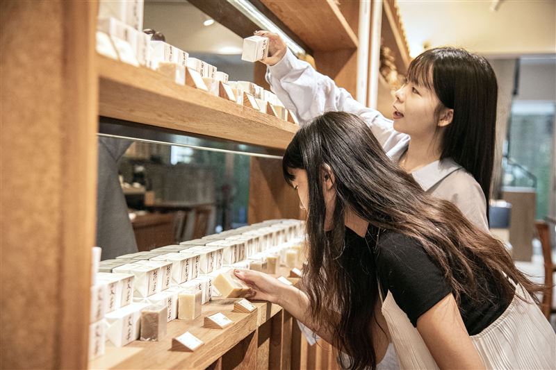 阿原周年慶推出多項優惠及滿額贈好禮，單筆消費滿1,800元起可獲多重好禮。（圖／品牌業者提供）