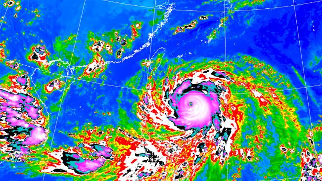 強颱樺加沙持續逼近。（圖／氣象署）