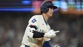大谷翔平輕鬆把160公里火球扛出全壘打牆外。（圖／美聯社／達志影像）