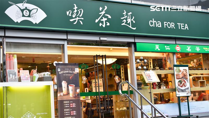 天仁茗茶近日推出「極上抹茶系列」新品，有民眾透過外送平台點了3杯抹茶脆珠冰沙，一喝發現裡面全是錫箔紙碎片。（圖／資料照）