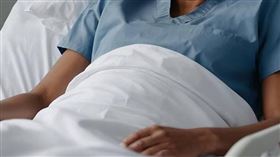 北方邦普拉亞格拉吉一名 20 歲青年自行進行變性手術失敗，被送醫急救，目前情況穩定。（示意圖／Pixabay）