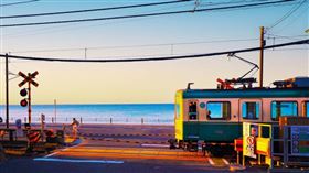 「鎌倉高校前站」平交道因動漫《灌籃高手》片頭曲爆紅。（圖／翻攝自PhotoAC）