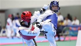 沈信村(後)以一面倒優勢完成四連霸。（圖／大會提供） 