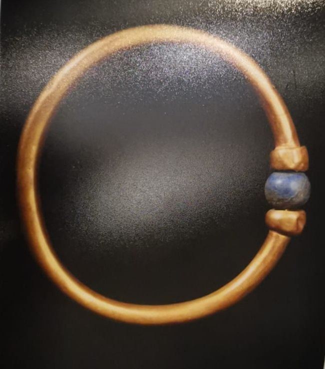 開羅著名的埃及博物館一只有3000年歷史的法老金手鐲失竊遭熔毀。（圖／翻攝自Ministry of Tourism and Antiquities 臉書）