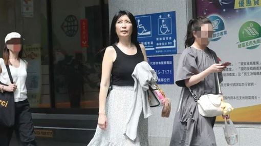 恢單後被指模樣回春　黃嘉千有姐妹淘相伴