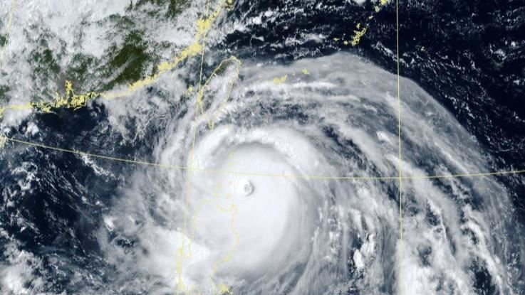 樺加沙達超級颱風標準！暴風圈今觸4地區