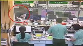 詐騙，鼓吹房產投資，3人受害被詐2200萬，周姓掮客大膽陪領款，判4年10月(圖／翻攝畫面)