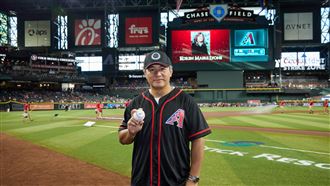 張泰山赴MLB開球超親民　台灣球衣海震撼