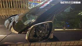 北市賴男開車行經松壽路時被中壢客運巴士撞斷後照鏡。（圖／翻攝畫面）