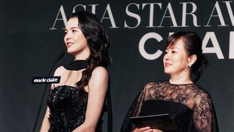 女星遇李炳憲　超暖互動曝：拿手機合影