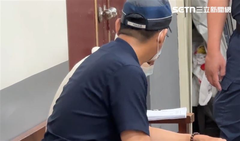 面對媒體詢問，郭男不發一語，畢竟鬧出2條人命。（圖／記者黃啟超攝影）