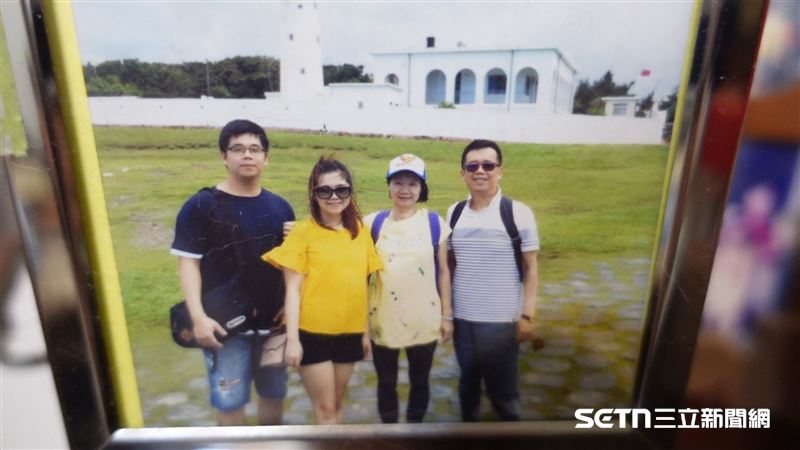 「王醫師是我們一家人的驕傲！」鄒女士說，丈夫真的是非常好的人，不論是在工作還是家庭，真的讓人無可挑剔。（圖／記者張雅筑翻攝）