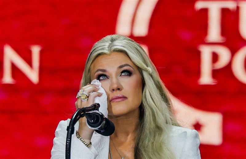 柯克遺孀艾瑞卡柯克21日在告別式上表示原諒凶手。（圖／路透社／達志影像）