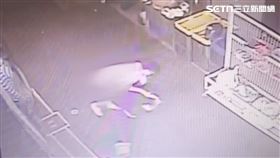 北市陳男在士林夜市擺攤，遭到自己以前的彭姓老大找麻煩。（圖／翻攝畫面）