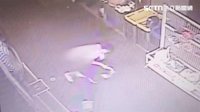 北市陳男在士林夜市擺攤，遭到自己以前的彭姓老大找麻煩。（圖／翻攝畫面）