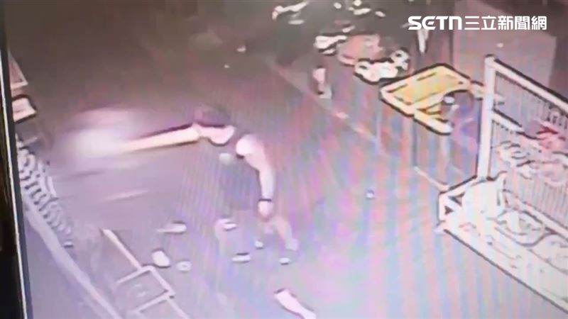 北市陳男在士林夜市擺攤，遭到自己以前的彭姓老大找麻煩。（圖／翻攝畫面）
