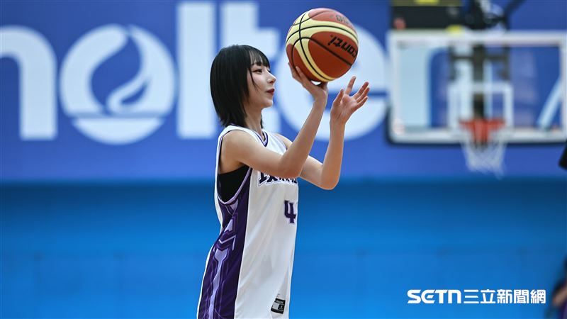 韓職KT巫師啦啦隊員鄭熙靜以慕獅女孩身份參加新聞盃。（圖／記者劉彥池攝影）