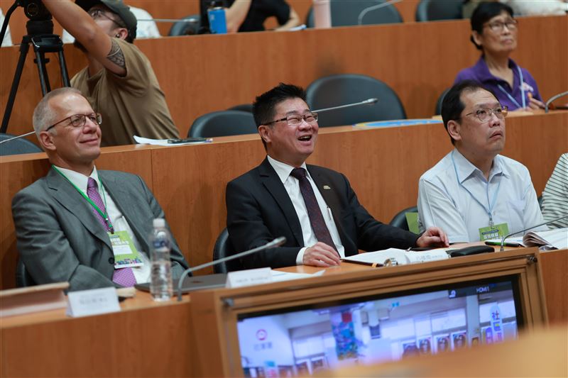 深化社區據點創新，共創在地安老藍圖，衛生福利部與德國學者交流，擘劃超高齡社會新篇章。（圖／衛福部提供）