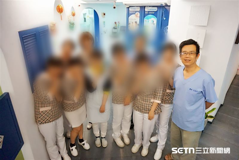 談及丈夫的為人，鄒女士說，他眼中的王醫師是「廣結善緣，從不與人結怨，凡事只求心安，從不與人爭功」。鄒女士說，過去他曾擔心丈夫受委屈，直到告別式那天，獲得許多人的幫助和支持，她才知道，這就是人生哲學：「人生無需在名利中汲汲營營，凡事只需真誠！」（圖／家屬提供）