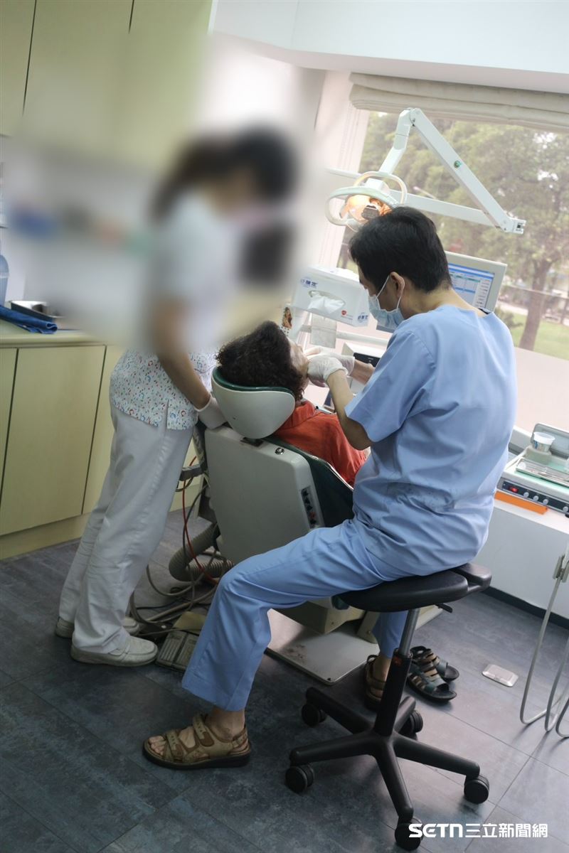 Peggy哽咽地說，她都會安慰自己，王醫師應該是這輩子該做的都做完了，所以到天堂去執業了，因為天堂可能也需要牙醫，所以他得到那去幫病人治療。（圖／家屬提供）