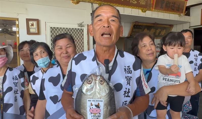 福寶村長表示，因冬季寒流來襲，虱目魚容易凍昏，學習製作一夜干保存販賣可減少損失。(圖／翻攝畫面)