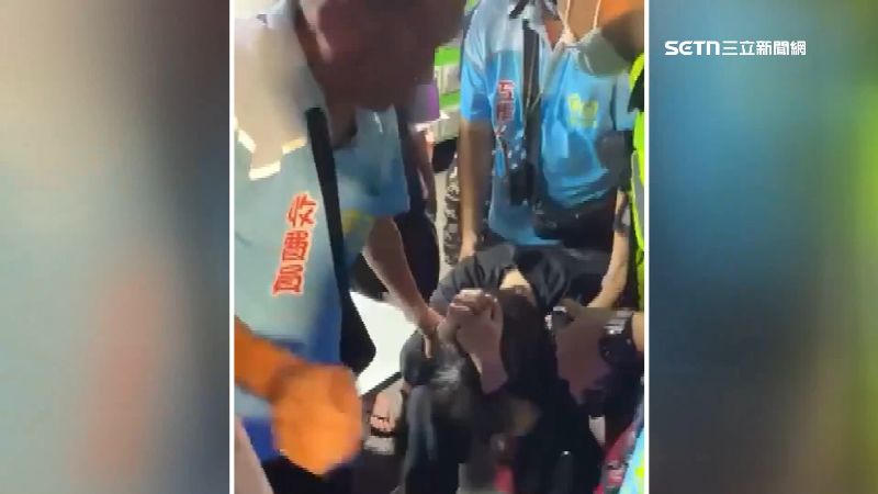 男子夜市涉偷拍女子
