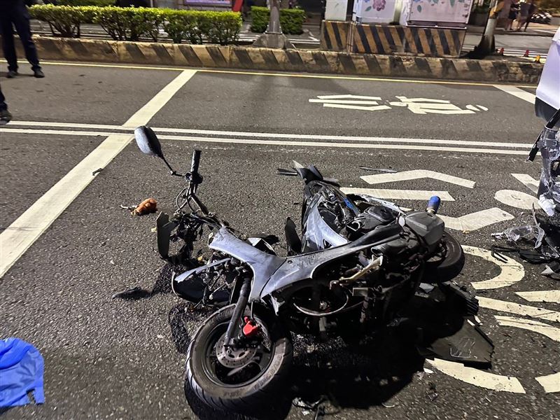 張男拒攔檢，跑給警察追。（圖／翻攝畫面）