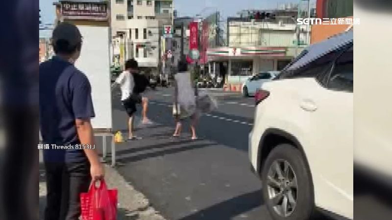 孕婦夫妻當街爭執，丈夫疑似用腳踹女子