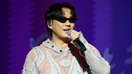 蕭煌奇愛妻真面目曝　牽手登記結婚照流出