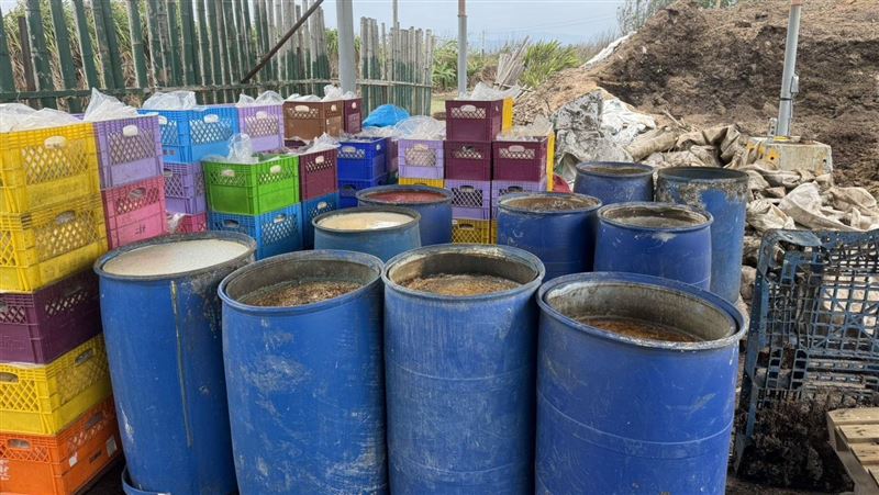 百貨汙水管爆裂　民眾遭廚餘水洗禮崩潰