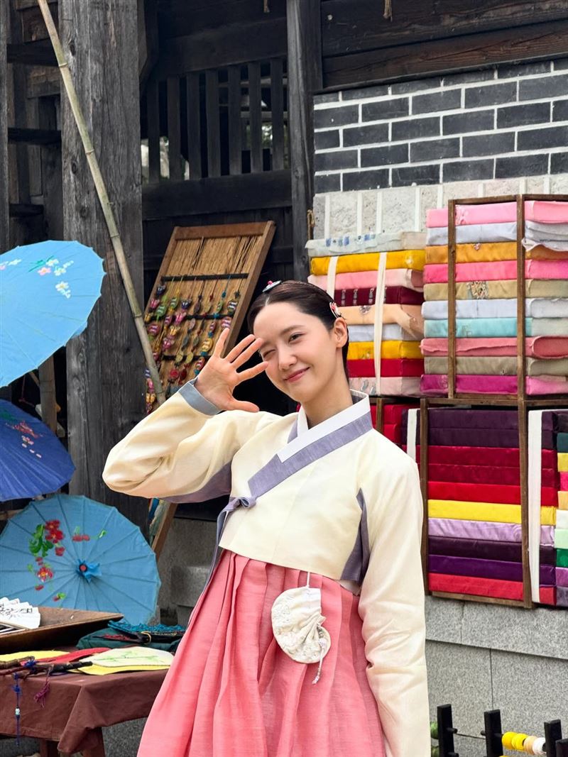 潤娥以南韓人蔘雞湯打敗中國名菜佛跳牆。（圖／翻攝自IG@yoona__lim）