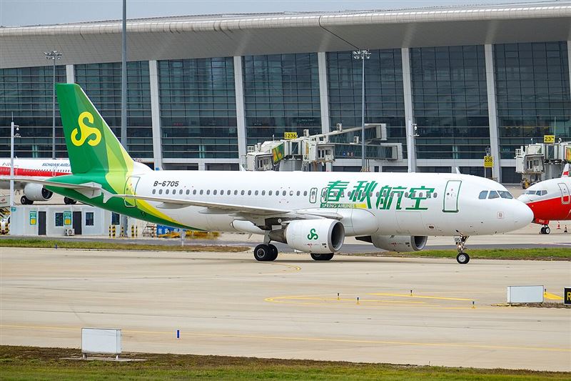 近期透過春秋航空官網或第三方購票平台，購買自中國大陸出發前往日本、柬埔寨等地的境外機票，皆被航空公司以「證件不符」為由通知退票。(圖/翻攝畫面)