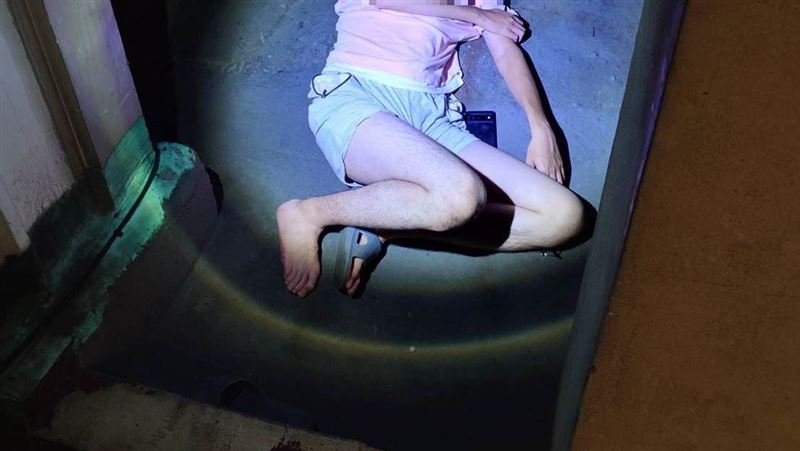 鬼月驚魂！深夜男子突「大法師」翻白眼抽