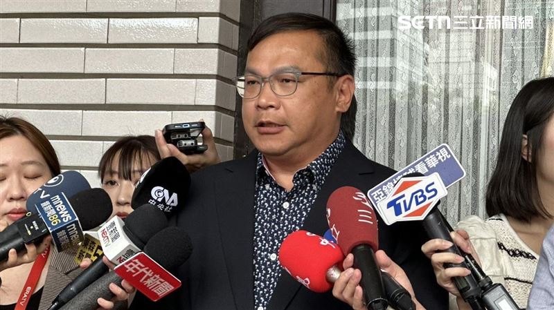 王義川近日收到桃園地檢署的不起訴處分書，證實4名跟拍者皆為「凱思國際公司」所聘雇。（資料圖／記者詹宜庭攝影）