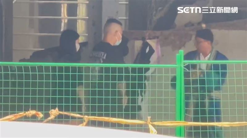 死者家屬重返事故現場招魂。（圖／翻攝畫面）