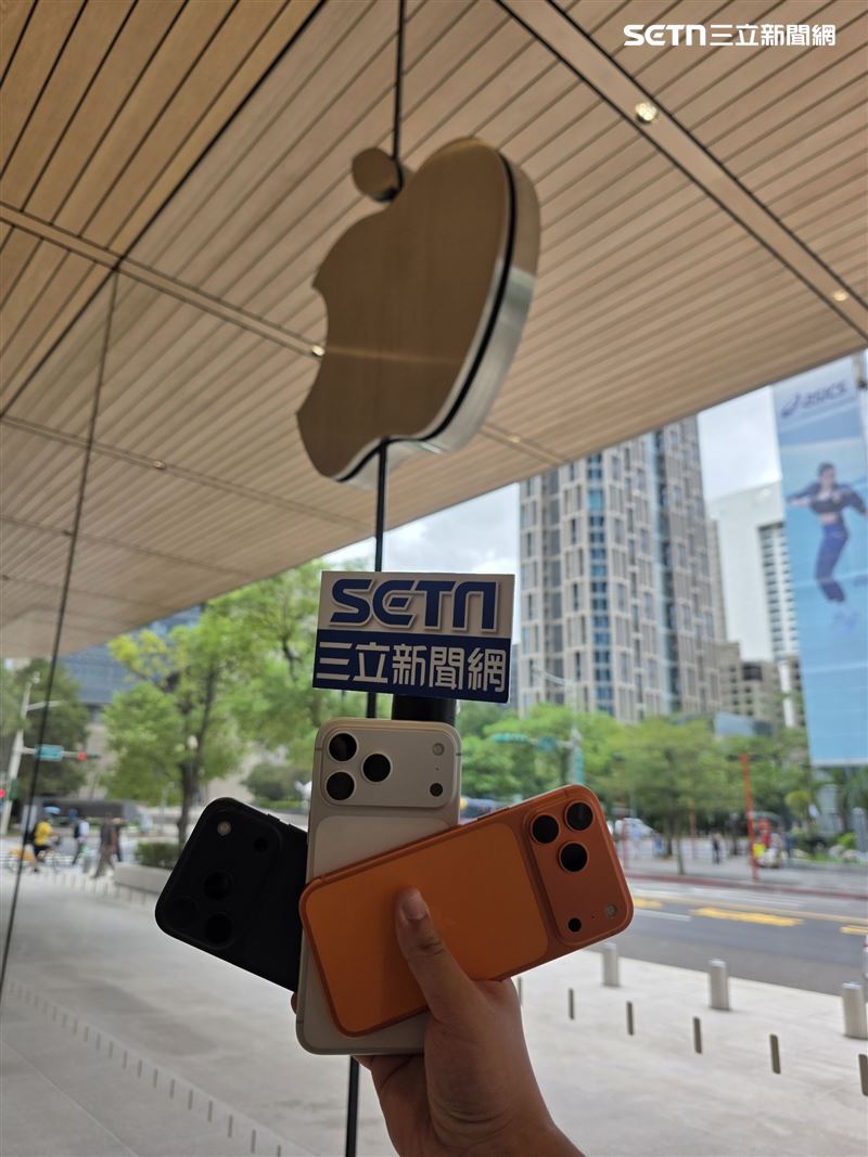 iPhone 17 Air銷售不如預期，蘋果傳出削減產量，轉向擴產基本款與Pro機型。（圖／記者李宜樺攝影）