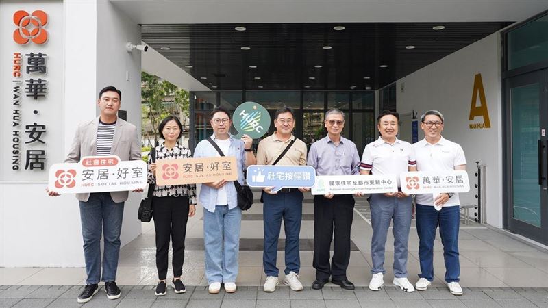 韓國濟州議會代表團參訪中央社宅，左一～左四金起奐、李昇亞、韓侗樹、丁珉九，左六～左七梁景浩、金晃局，左五台灣國家住都中心執行長柯茂榮。（圖／國家住都中心提供）