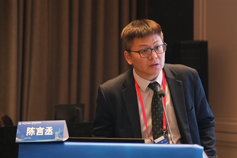 陳言丞醫師指出,隨著「免疫合併抗血管新生標靶」等新型療法問世,即使是術後復發率高的晚期肝癌,在正確的治療策略與多專科團隊的合作下仍有機會爭取更長的存活期。(圖/陳言丞醫師提供)