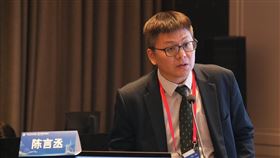 陳言丞醫師指出，隨著「免疫合併抗血管新生標靶」等新型療法問世，即使是術後復發率高的晚期肝癌，在正確的治療策略與多專科團隊的合作下仍有機會爭取更長的存活期。（圖／陳言丞醫師提供）